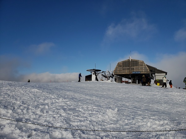 雪の比良山系ハイキング 琵琶湖バレイのスキーリフト