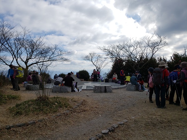 二上山雌岳山頂広場