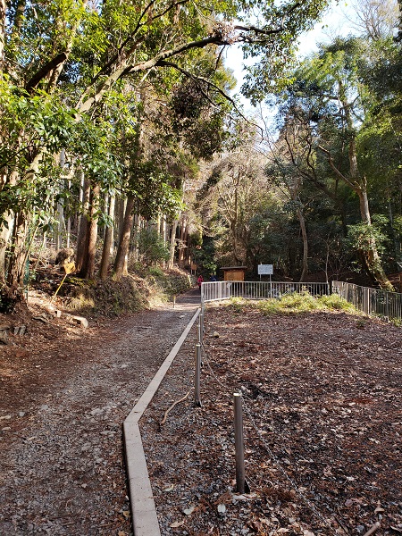 大文字山登山口に向かう道路